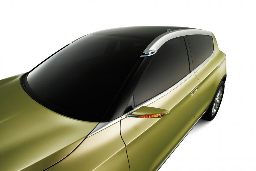  Suzuki S-Cross Concept 2012 года  (фото 6 из 18)